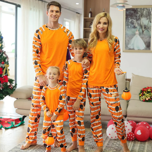 Passende Halloween-Pyjama-Sets für die ganze Familie mit Kürbis- und schwarzem Katzen-Print