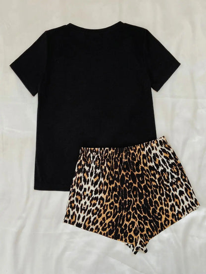 Loungewear-Set für Damen mit T-Shirt und Shorts im Animalprint