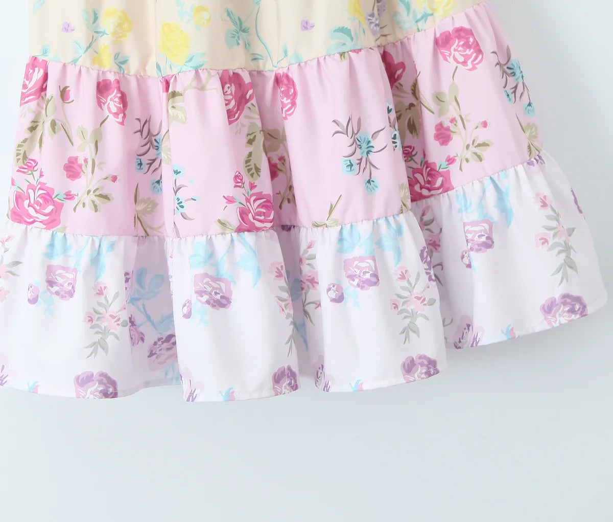 Robe d'été caraco à plusieurs niveaux avec imprimé floral et épaules nouées