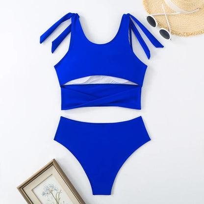 Tankini deux pièces bleu sportif pour le soleil, le sable et le surf