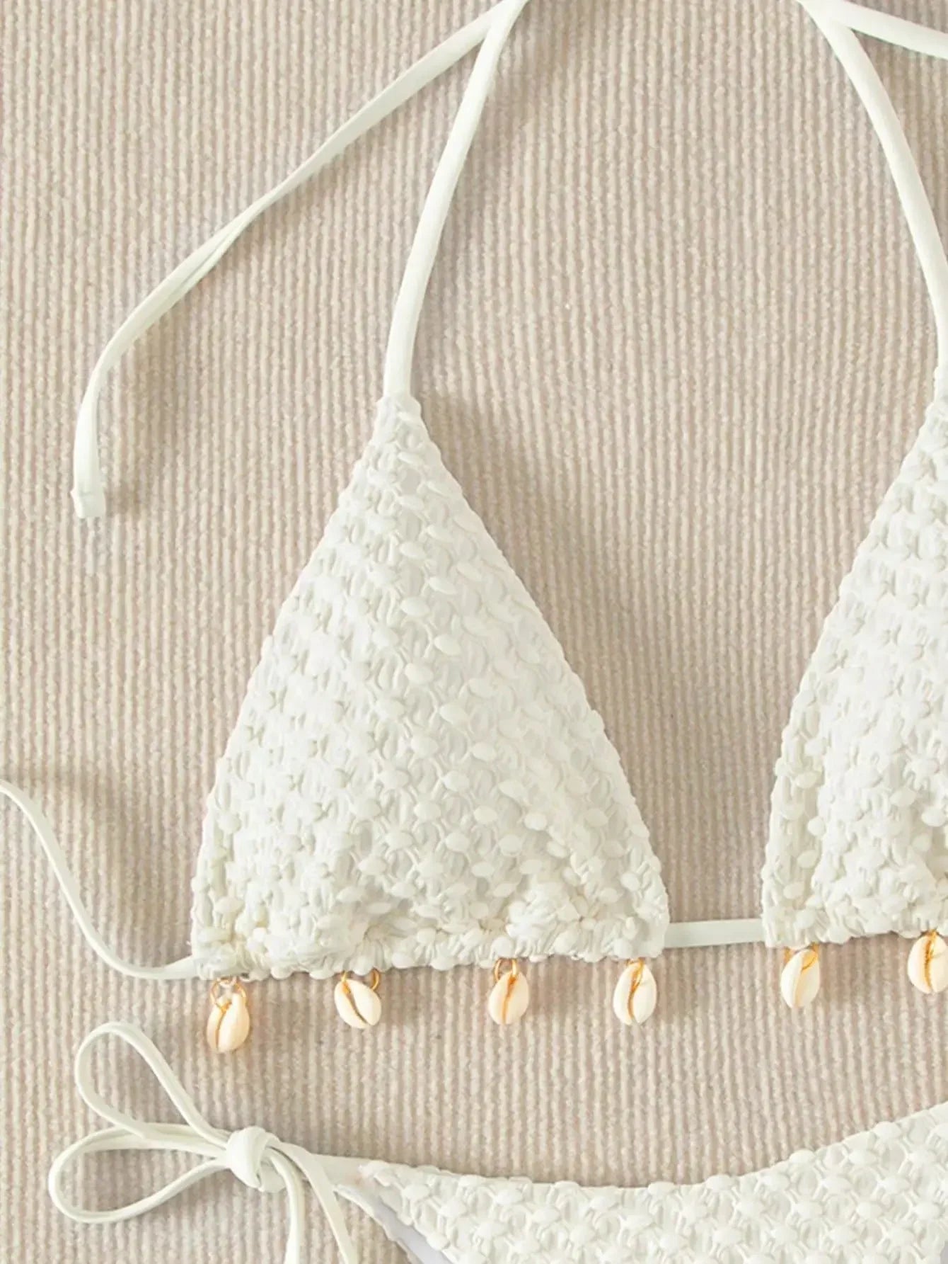 Strukturierter Triangel-Bikini mit gepolstertem BH im Muscheldetail