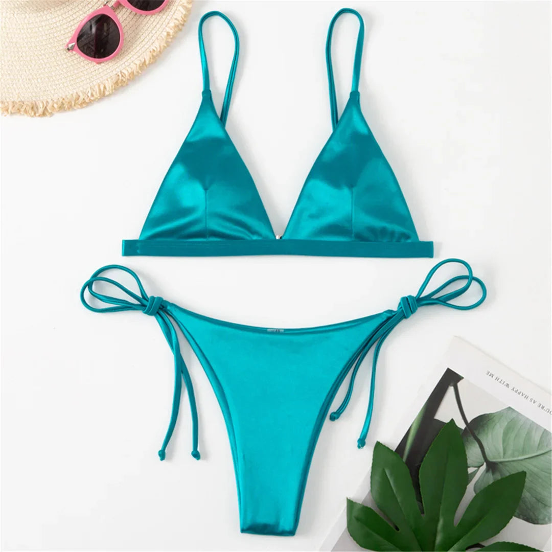 Bikini 2 pièces finition satinée pour femme - Votre incontournable pour les fêtes à la piscine