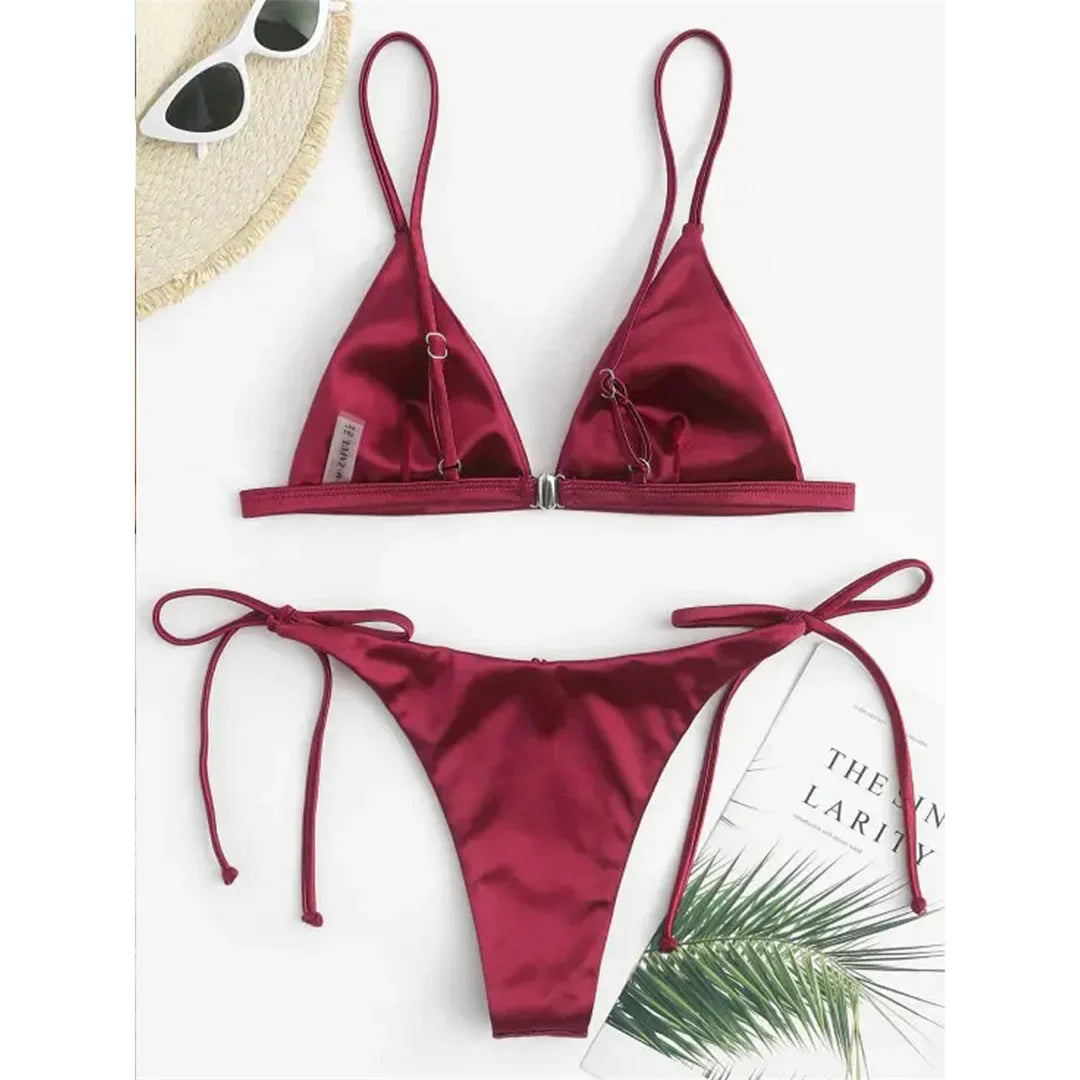 Bikini 2 pièces finition satinée pour femme - Votre incontournable pour les fêtes à la piscine