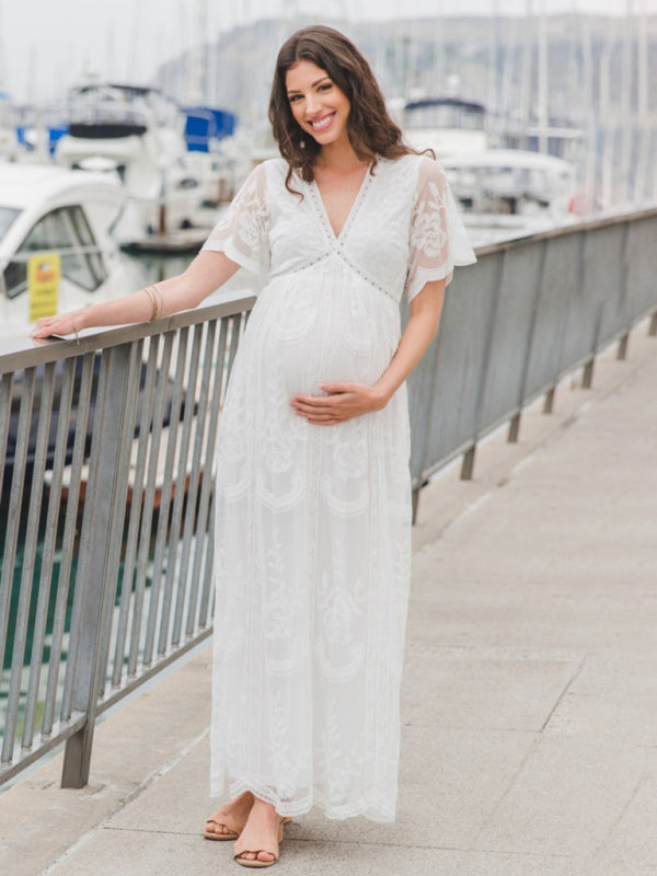 Robe longue de maternité en dentelle pour futures mamans élégantes