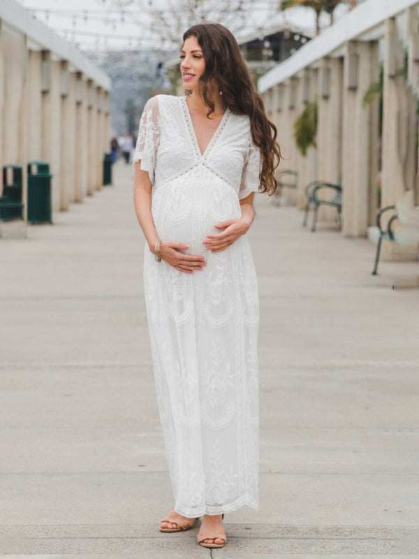 Robe longue de maternité en dentelle pour futures mamans élégantes