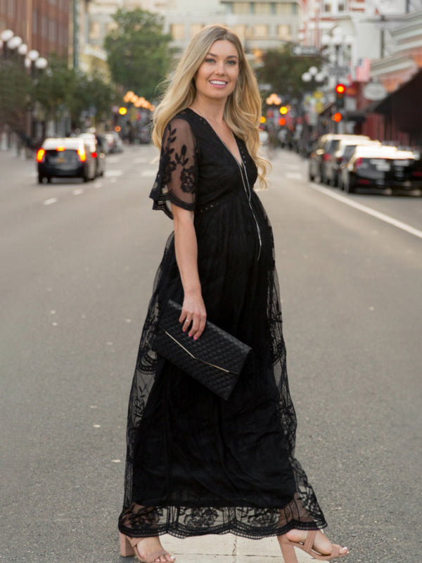 Robe longue de maternité en dentelle pour futures mamans élégantes