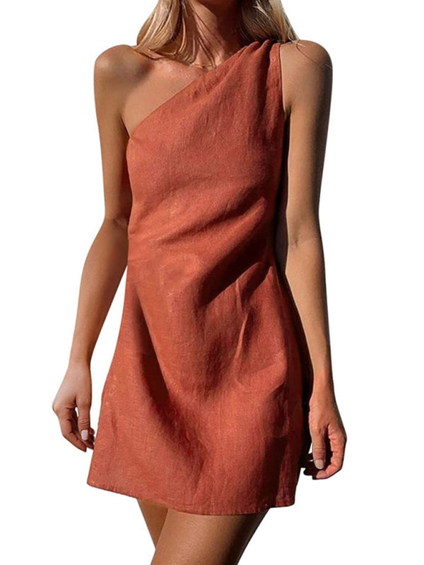 Mini-robe de cocktail trapèze essentielle en couleur unie à une épaule