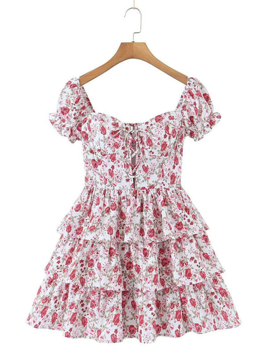 Robe d'été florale à lacets et manches bouffantes